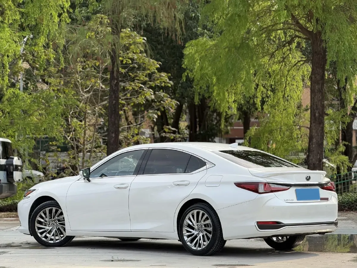 2022 Lexus ES 2.5L 178HP L4 E-CVT Hybrid,autocango,china used car exporter,china ev exporter,chinese used car exporter,chinese used ev exporter