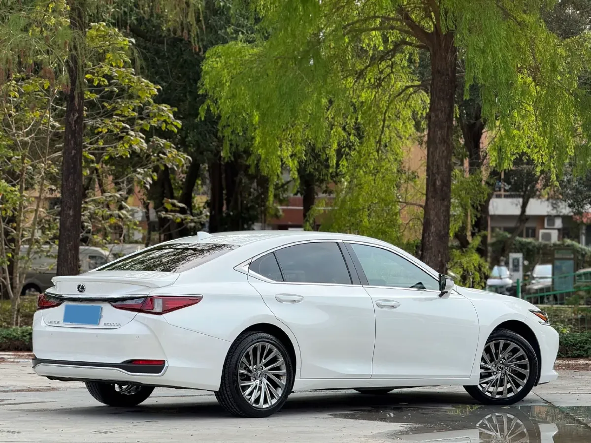 2022 Lexus ES 2.5L 178HP L4 E-CVT Hybrid,autocango,china used car exporter,china ev exporter,chinese used car exporter,chinese used ev exporter