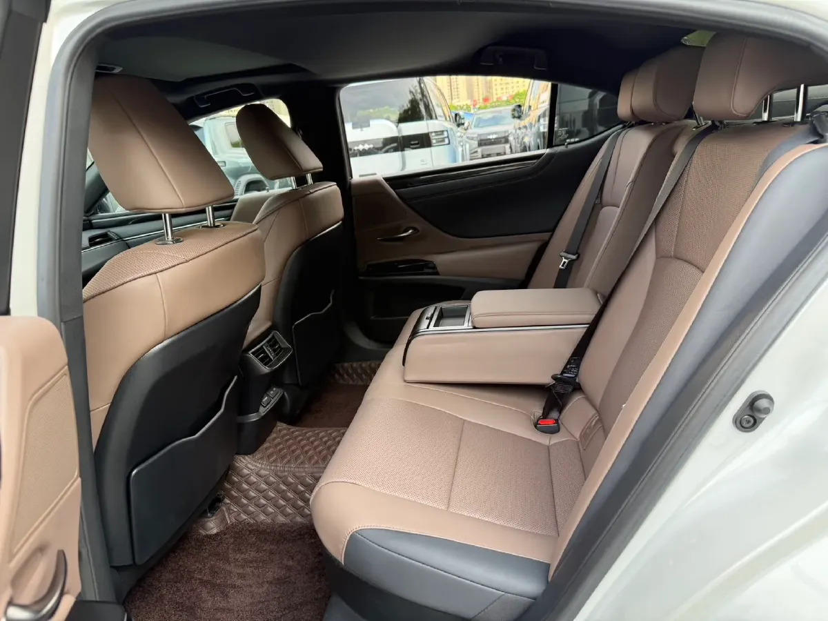 2022 Lexus ES 2.5L 178HP L4 E-CVT Hybrid,autocango,china used car exporter,china ev exporter,chinese used car exporter,chinese used ev exporter