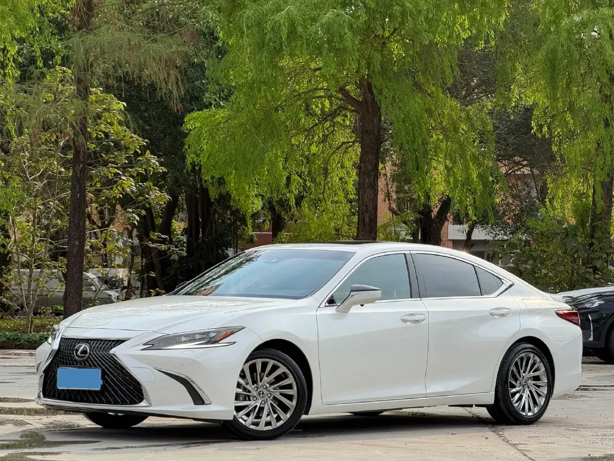 2022 Lexus ES 2.5L 178HP L4 E-CVT Hybrid,autocango,china used car exporter,china ev exporter,chinese used car exporter,chinese used ev exporter