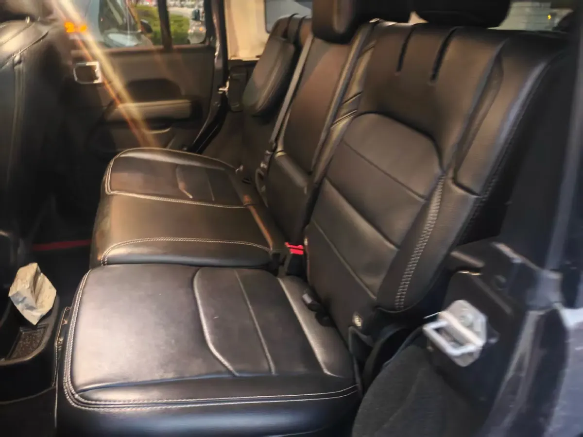 2021 Jeep Wrangler 2.0T 266HP L4 8AT PHEV 17KWH,autocango,china used car exporter,china ev exporter,chinese used car exporter,chinese used ev exporter