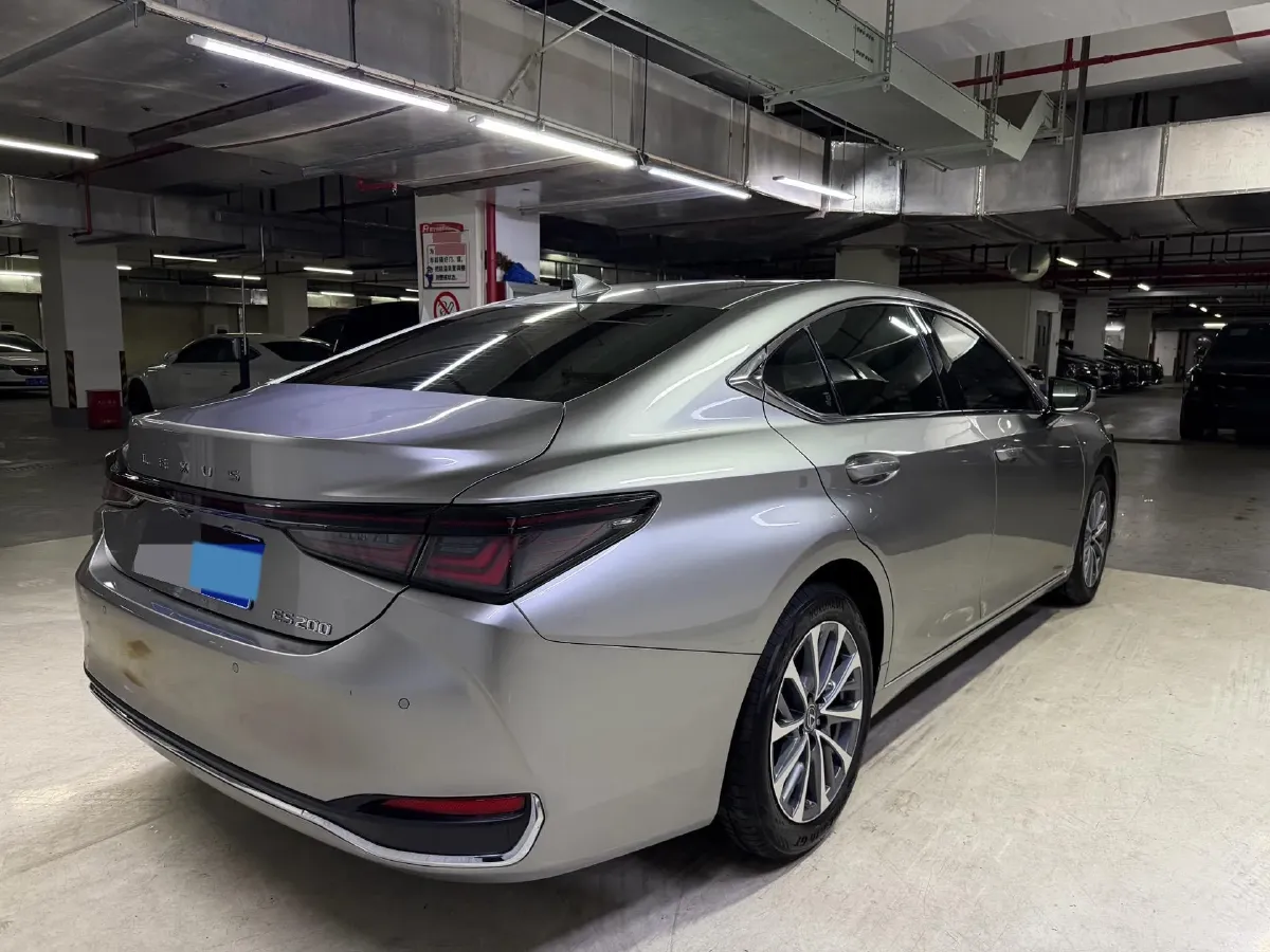 2025 Lexus ES 2.0L 173HP L4 CVT,autocango,china used car exporter,china ev exporter,chinese used car exporter,chinese used ev exporter