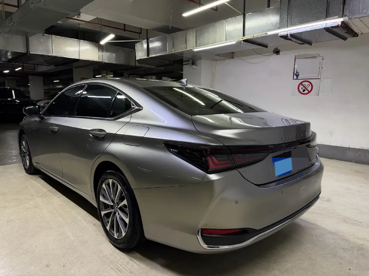 2025 Lexus ES 2.0L 173HP L4 CVT,autocango,china used car exporter,china ev exporter,chinese used car exporter,chinese used ev exporter