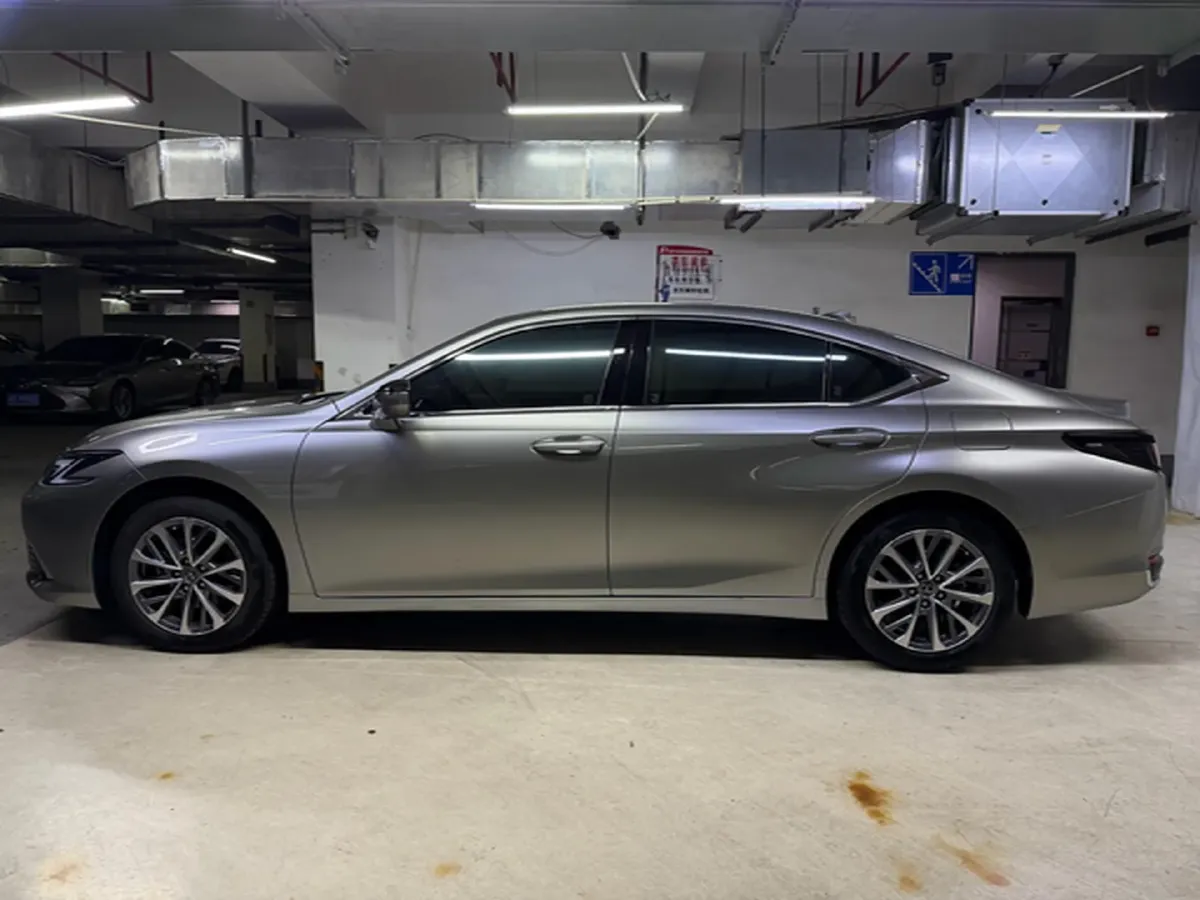 2025 Lexus ES 2.0L 173HP L4 CVT,autocango,china used car exporter,china ev exporter,chinese used car exporter,chinese used ev exporter