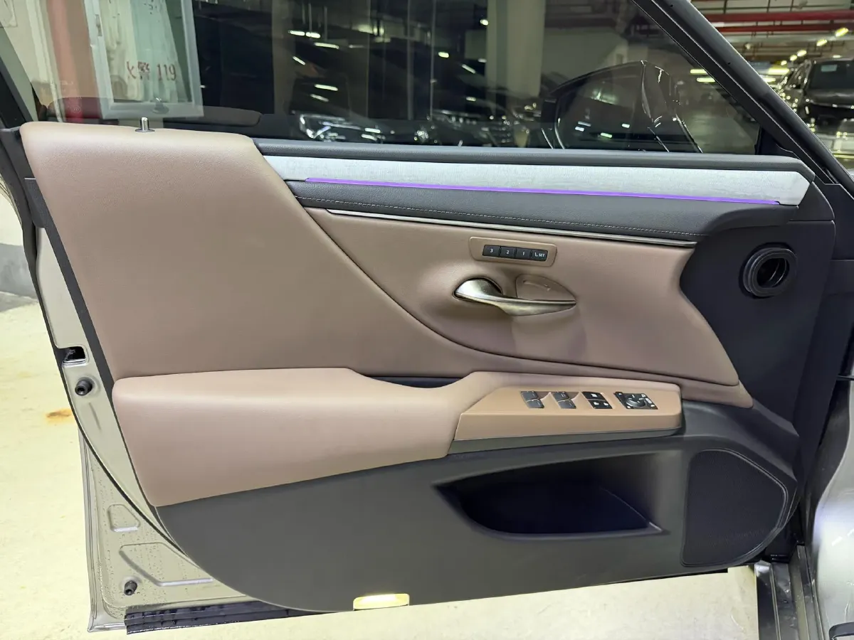 2025 Lexus ES 2.0L 173HP L4 CVT,autocango,china used car exporter,china ev exporter,chinese used car exporter,chinese used ev exporter