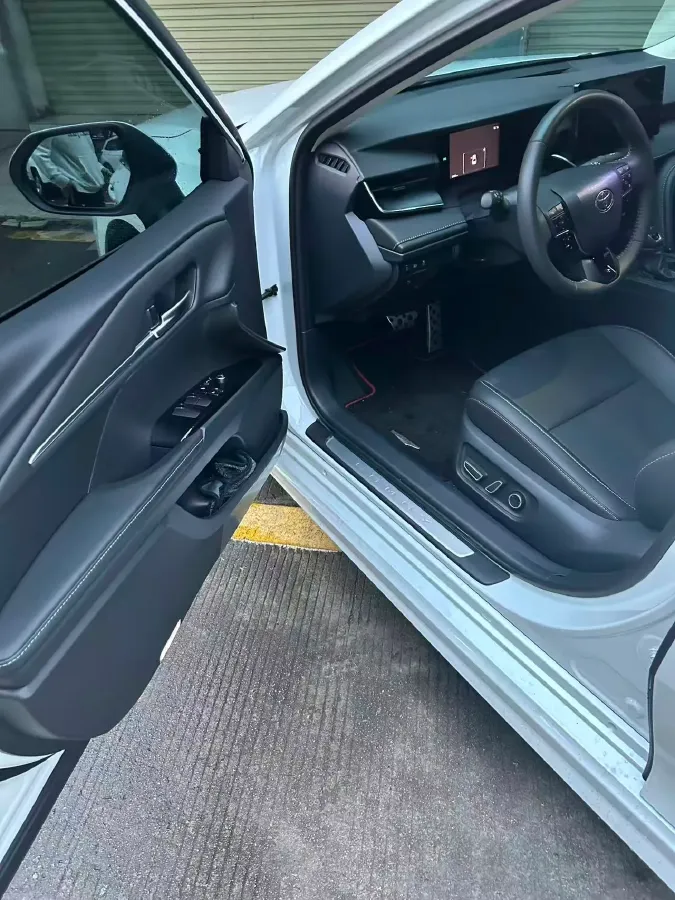 2026 Toyota Camry 2.0L 152HP L4 E-CVT Hybrid,autocango,china used car exporter,china ev exporter,chinese used car exporter,chinese used ev exporter