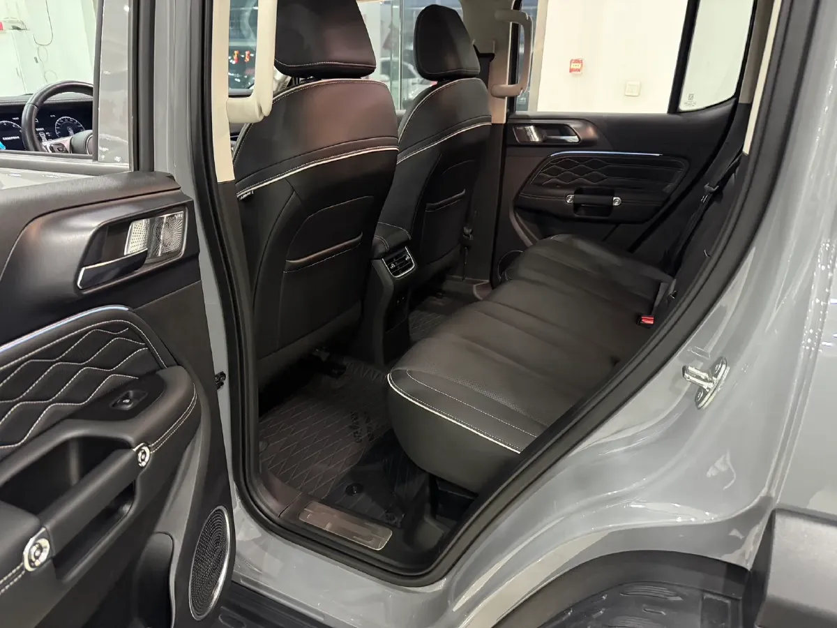 2023 Tank 300 2.0T 227HP L4 8AT,autocango,china used car exporter,china ev exporter,chinese used car exporter,chinese used ev exporter