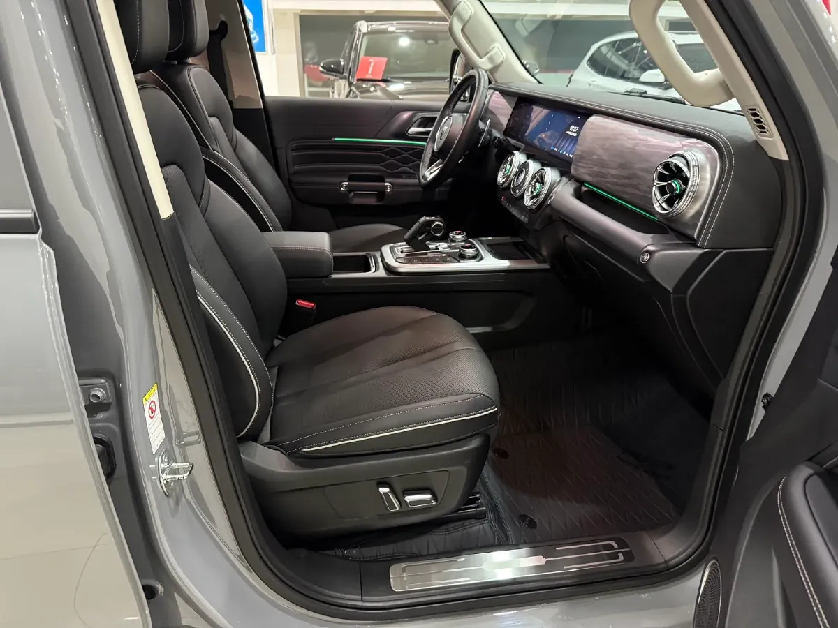 2023 Tank 300 2.0T 227HP L4 8AT,autocango,china used car exporter,china ev exporter,chinese used car exporter,chinese used ev exporter