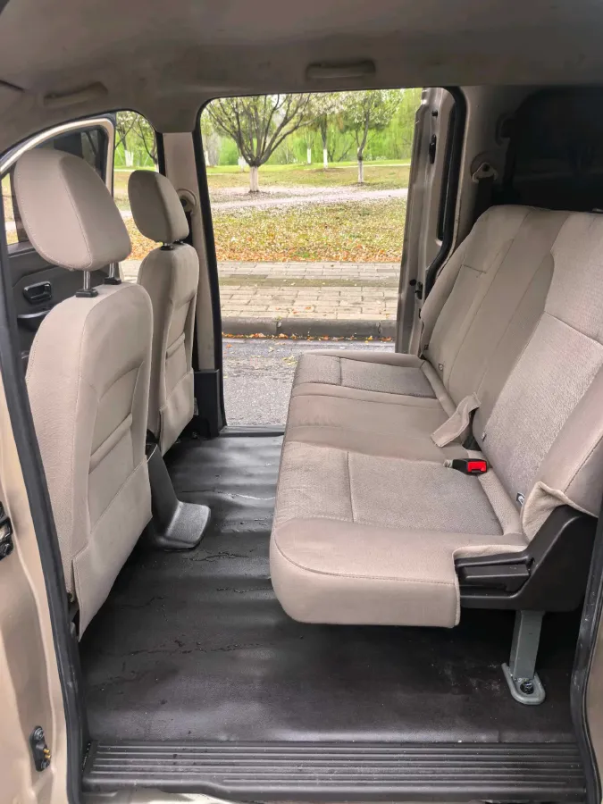 2019 WuLing HongGuang V 1.5L 105HP L4 5MT,autocango,china used car exporter,china ev exporter,chinese used car exporter,chinese used ev exporter