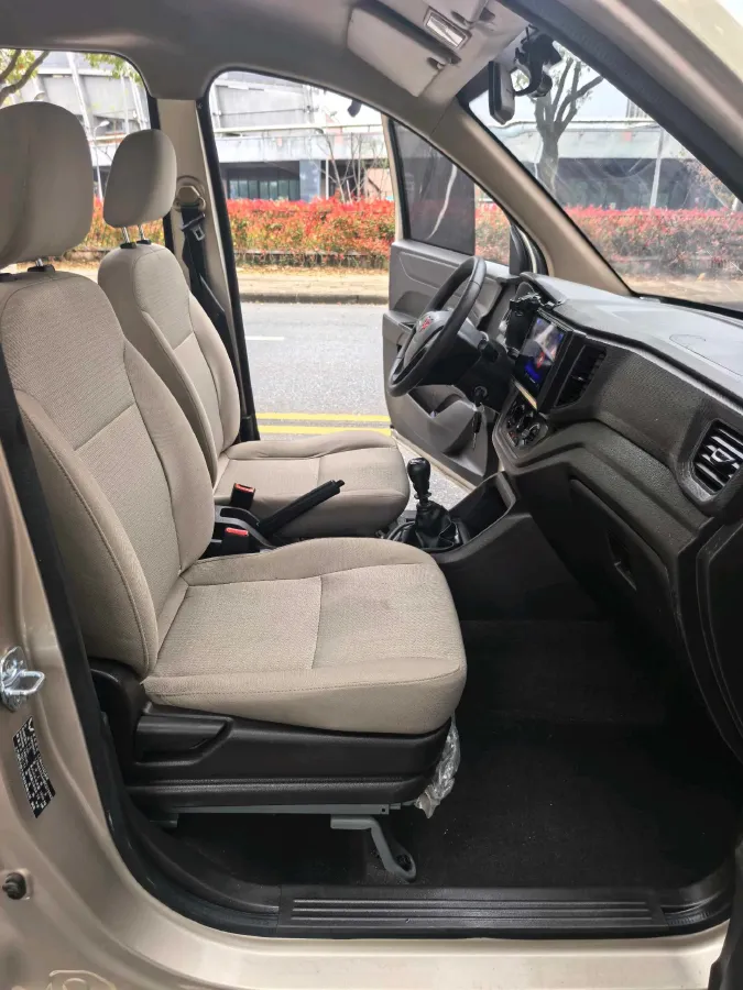 2019 WuLing HongGuang V 1.5L 105HP L4 5MT,autocango,china used car exporter,china ev exporter,chinese used car exporter,chinese used ev exporter