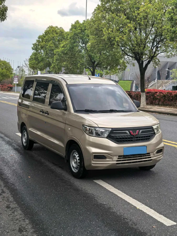 2019 WuLing HongGuang V 1.5L 105HP L4 5MT,autocango,china used car exporter,china ev exporter,chinese used car exporter,chinese used ev exporter