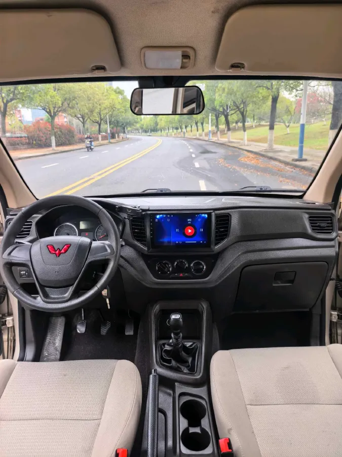 2019 WuLing HongGuang V 1.5L 105HP L4 5MT,autocango,china used car exporter,china ev exporter,chinese used car exporter,chinese used ev exporter