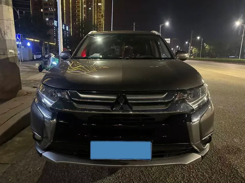 2018 Mitsubishi Outlander 2.4L 192HP L4 CVT,autocango,china used car exporter,china ev exporter,chinese used car exporter,chinese used ev exporter
