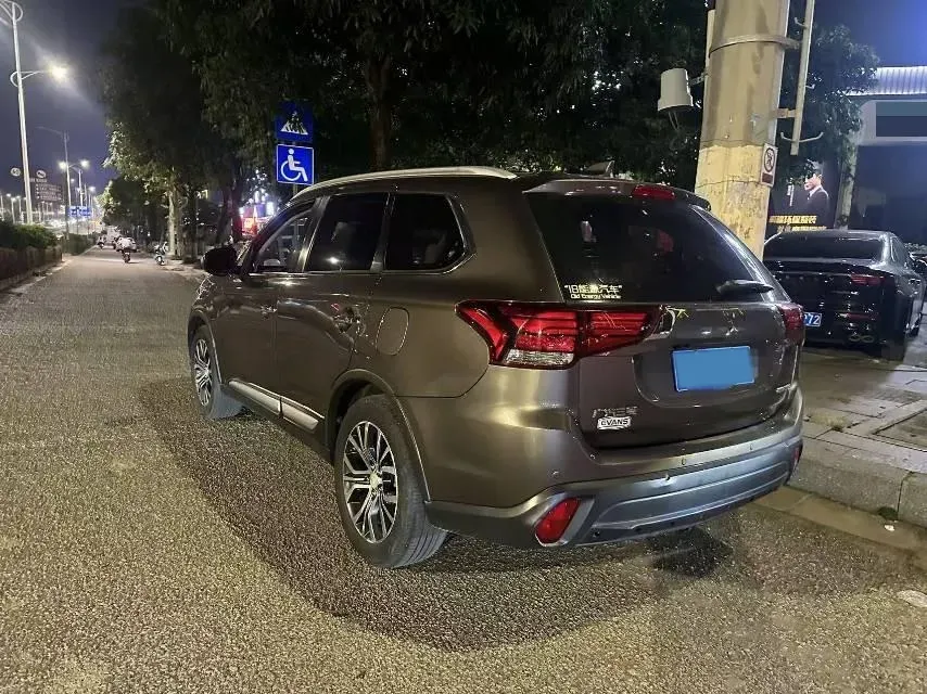 2018 Mitsubishi Outlander 2.4L 192HP L4 CVT,autocango,china used car exporter,china ev exporter,chinese used car exporter,chinese used ev exporter