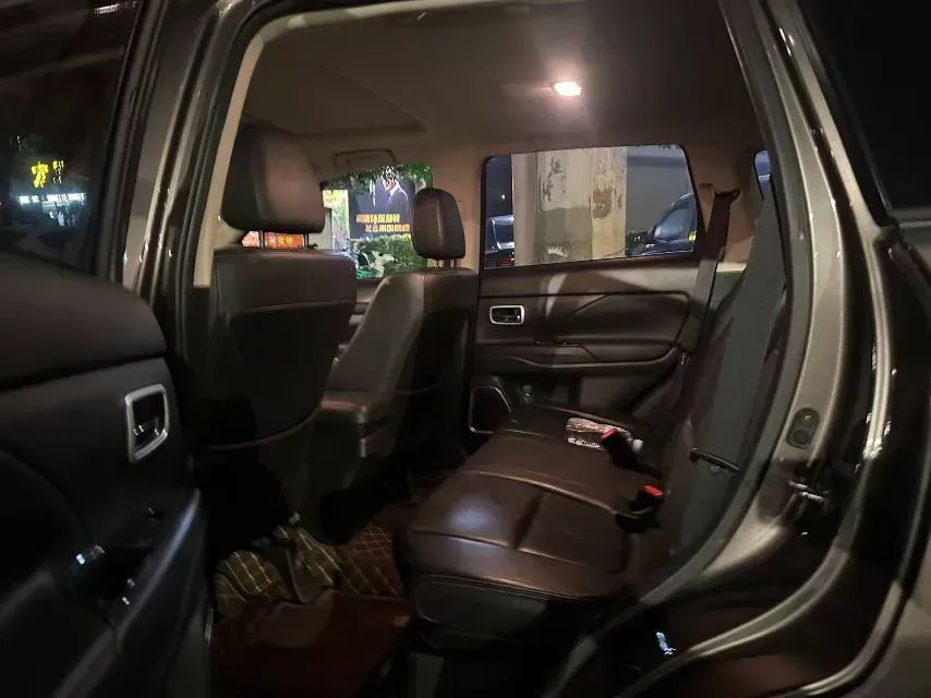 2018 Mitsubishi Outlander 2.4L 192HP L4 CVT,autocango,china used car exporter,china ev exporter,chinese used car exporter,chinese used ev exporter