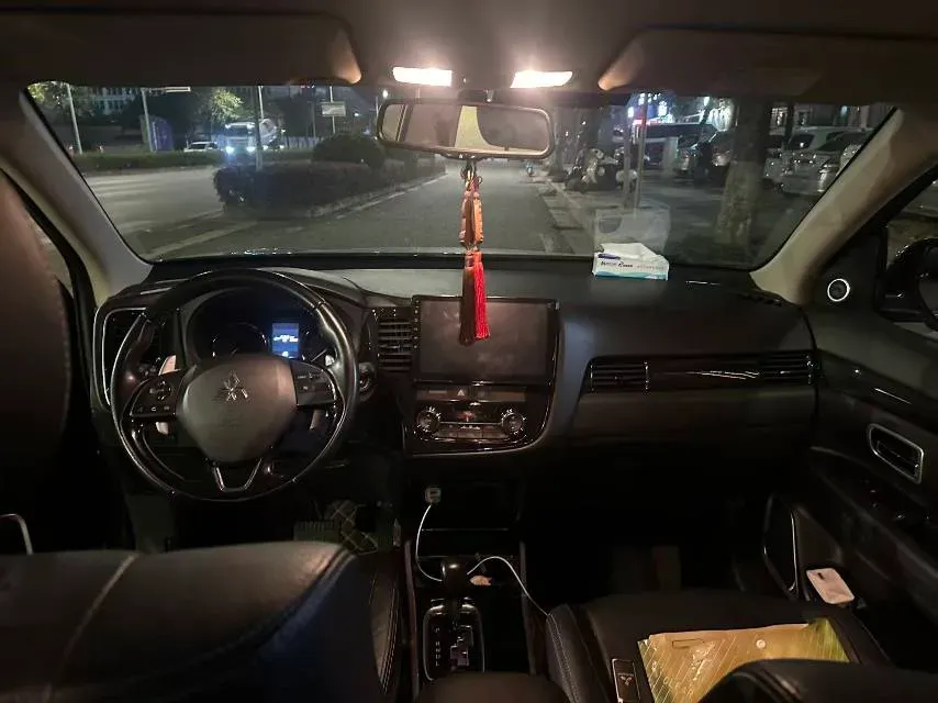2018 Mitsubishi Outlander 2.4L 192HP L4 CVT,autocango,china used car exporter,china ev exporter,chinese used car exporter,chinese used ev exporter