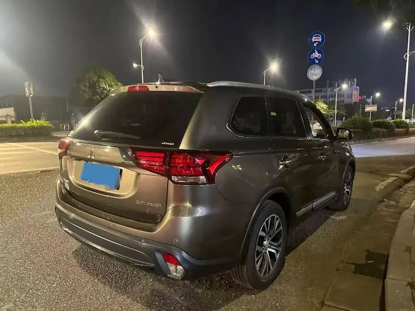 2018 Mitsubishi Outlander 2.4L 192HP L4 CVT,autocango,china used car exporter,china ev exporter,chinese used car exporter,chinese used ev exporter