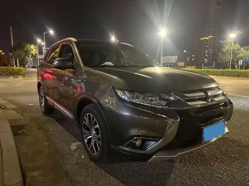 2018 Mitsubishi Outlander 2.4L 192HP L4 CVT,autocango,china used car exporter,china ev exporter,chinese used car exporter,chinese used ev exporter
