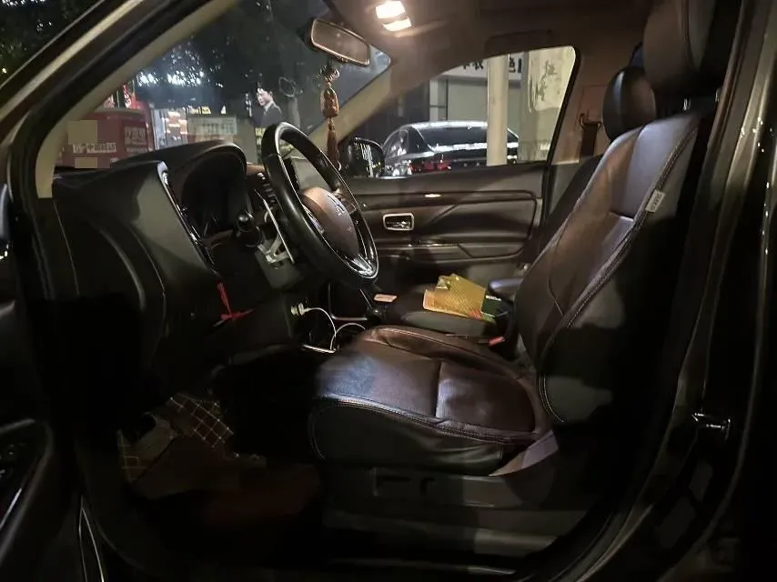 2018 Mitsubishi Outlander 2.4L 192HP L4 CVT,autocango,china used car exporter,china ev exporter,chinese used car exporter,chinese used ev exporter