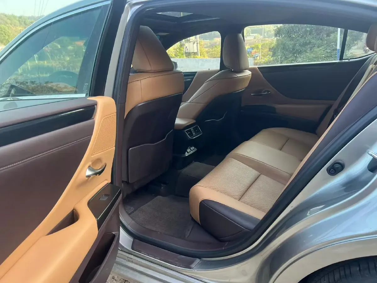 2021 Lexus ES 2.5L 207HP L4 8AT,autocango,china used car exporter,china ev exporter,chinese used car exporter,chinese used ev exporter