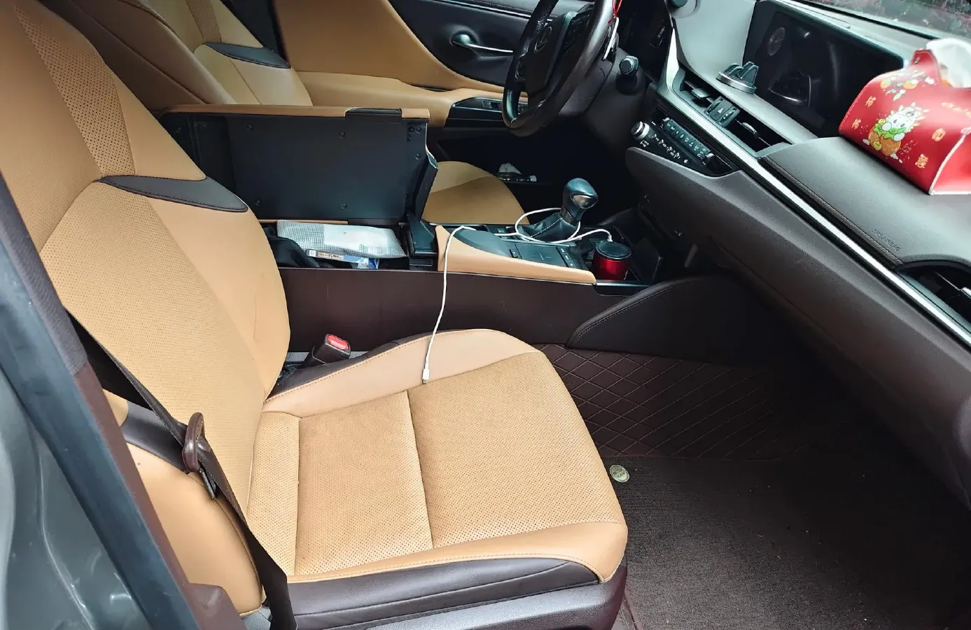 2021 Lexus ES 2.5L 207HP L4 8AT,autocango,china used car exporter,china ev exporter,chinese used car exporter,chinese used ev exporter