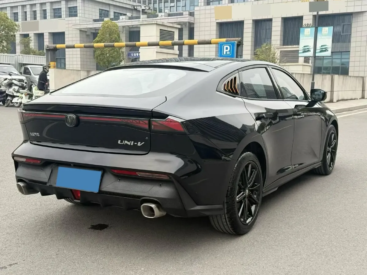 2024 ChangAn UNI-V 1.5T 188HP L4 7DCT,autocango,china used car exporter,china ev exporter,chinese used car exporter,chinese used ev exporter