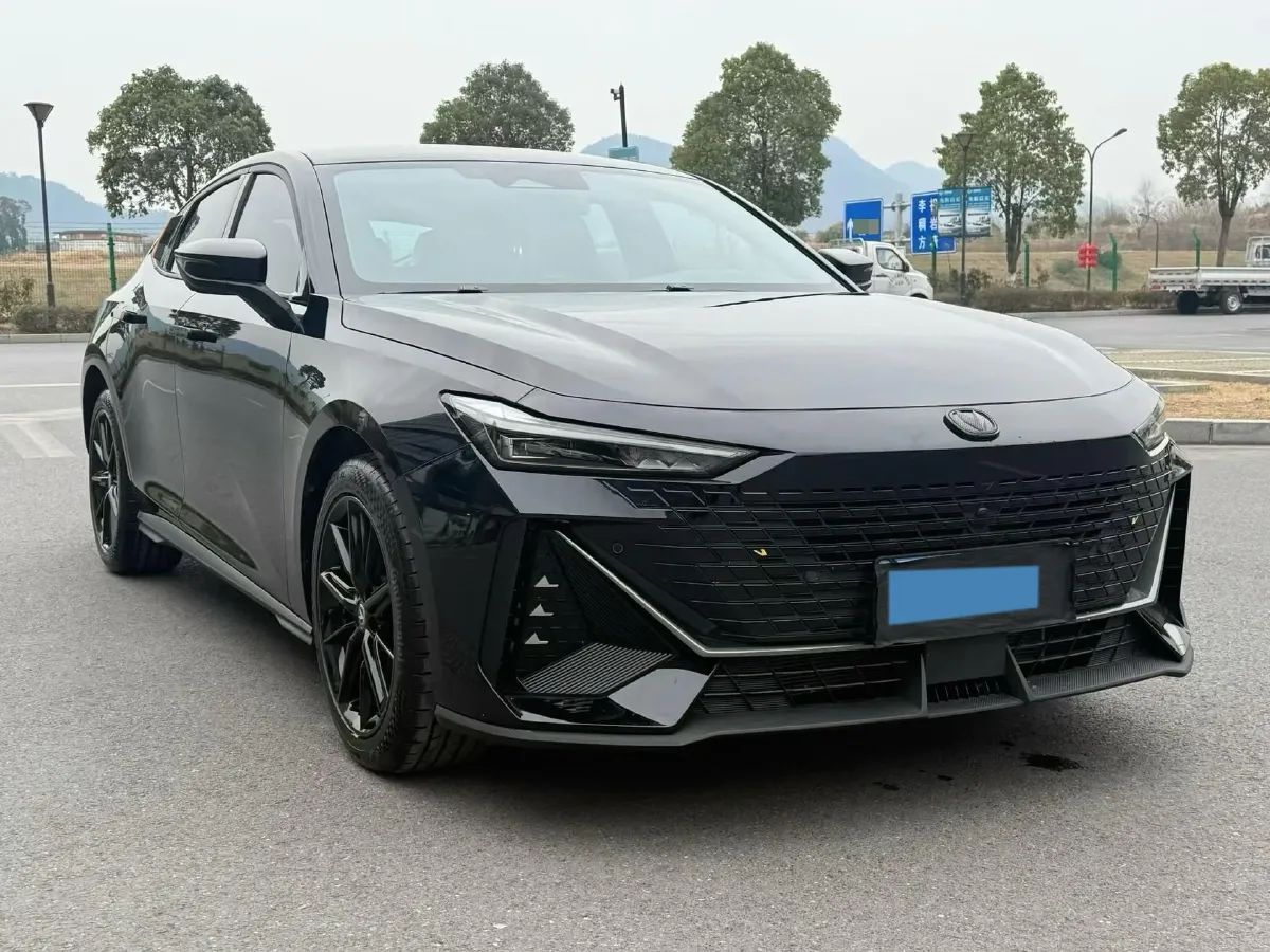 2024 ChangAn UNI-V 1.5T 188HP L4 7DCT,autocango,china used car exporter,china ev exporter,chinese used car exporter,chinese used ev exporter