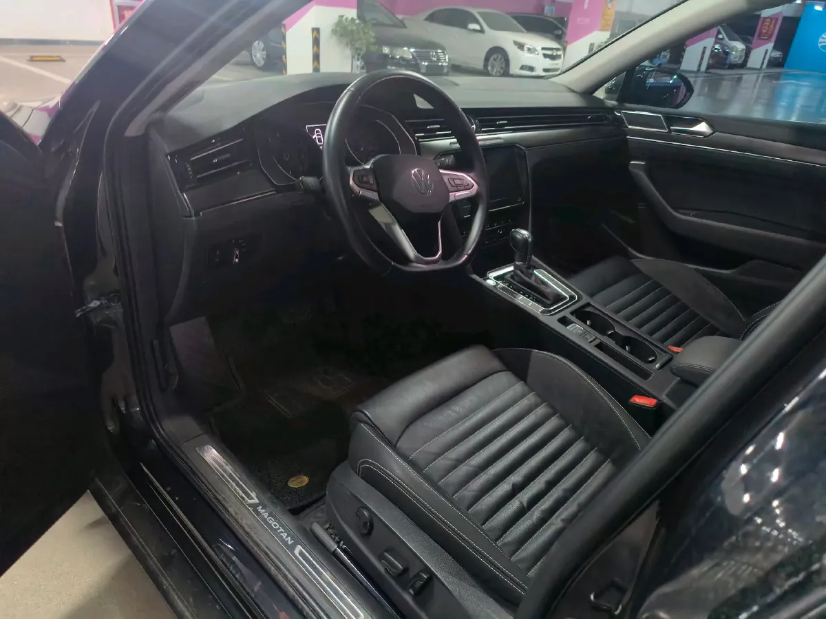 2020 Volkswagen Magotan 2.0T 186HP L4 7DCT,autocango,china used car exporter,china ev exporter,chinese used car exporter,chinese used ev exporter