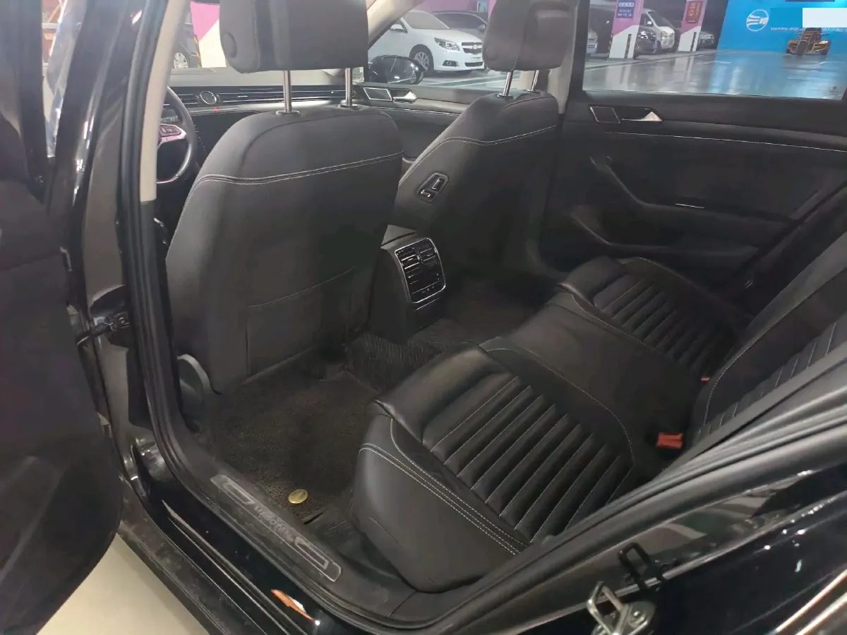 2020 Volkswagen Magotan 2.0T 186HP L4 7DCT,autocango,china used car exporter,china ev exporter,chinese used car exporter,chinese used ev exporter