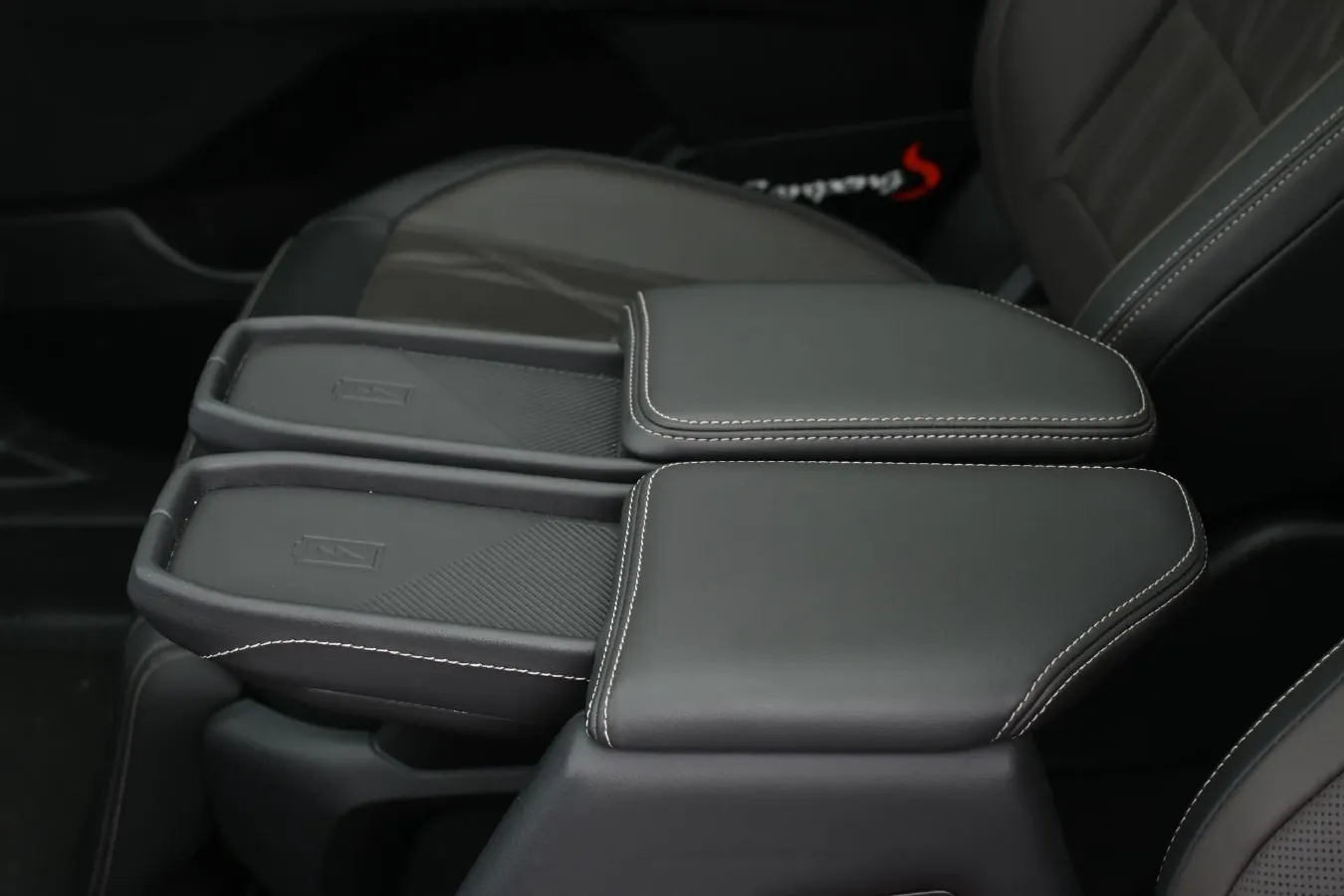 2025 Ford Edge 2.0T 252HP L4 8AT,autocango,china used car exporter,china ev exporter,chinese used car exporter,chinese used ev exporter