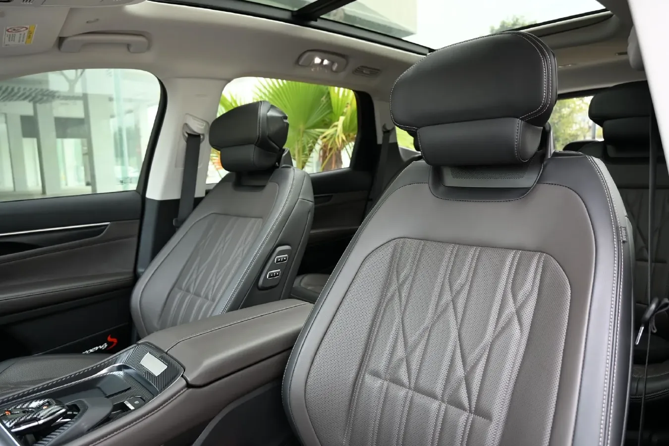 2025 Ford Edge 2.0T 252HP L4 8AT,autocango,china used car exporter,china ev exporter,chinese used car exporter,chinese used ev exporter