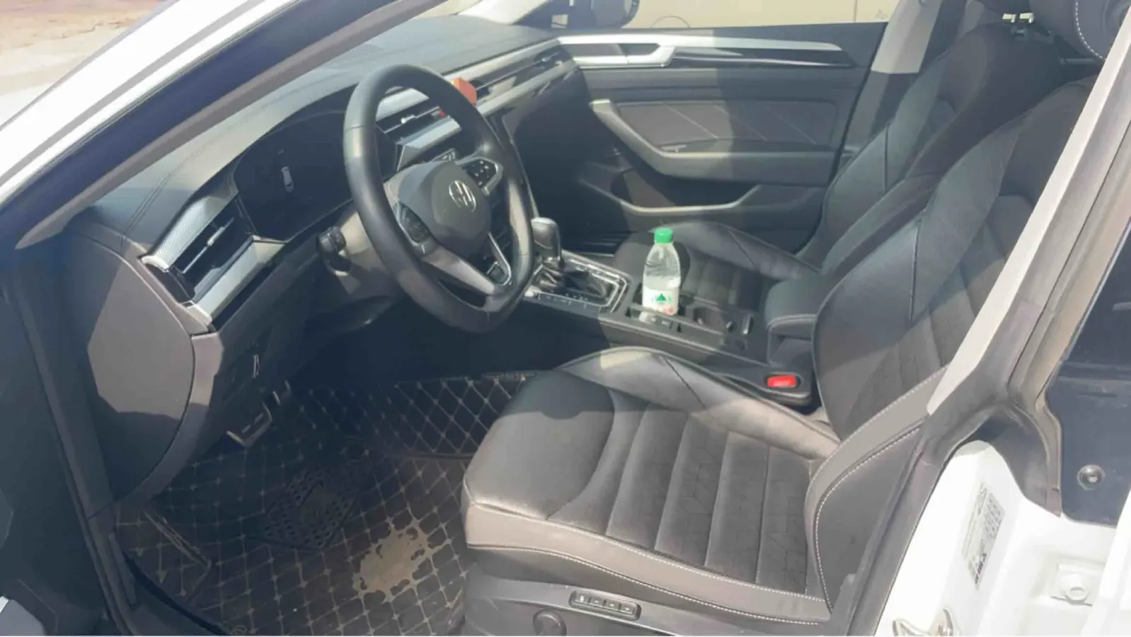 2023 Volkswagen CC 2.0T 220HP L4 7DCT,autocango,china used car exporter,china ev exporter,chinese used car exporter,chinese used ev exporter