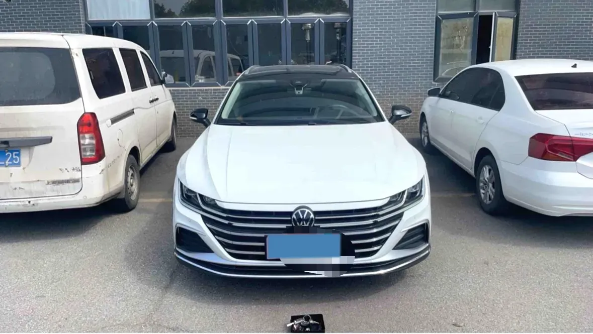 2023 Volkswagen CC 2.0T 220HP L4 7DCT,autocango,china used car exporter,china ev exporter,chinese used car exporter,chinese used ev exporter