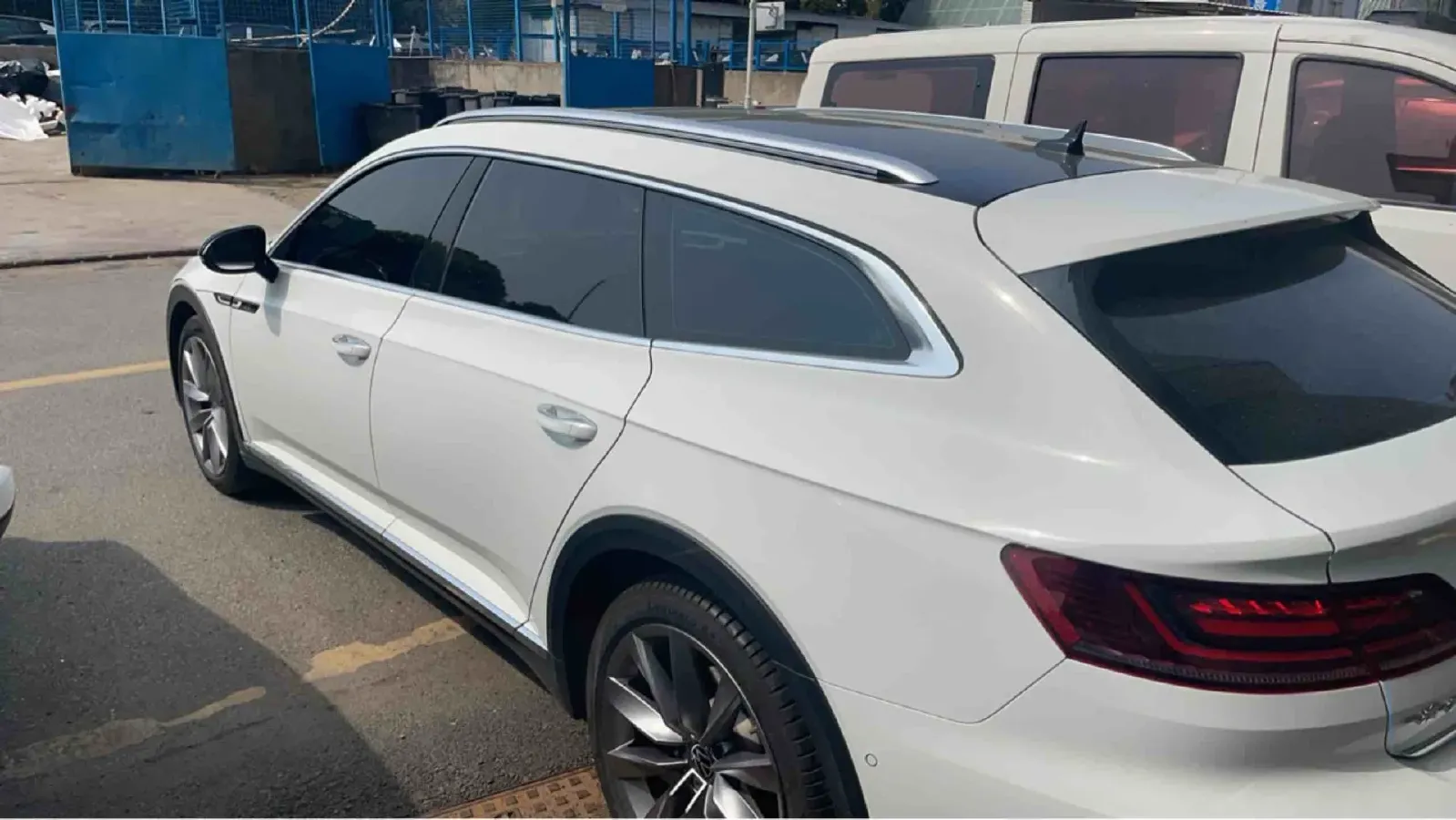 2023 Volkswagen CC 2.0T 220HP L4 7DCT,autocango,china used car exporter,china ev exporter,chinese used car exporter,chinese used ev exporter