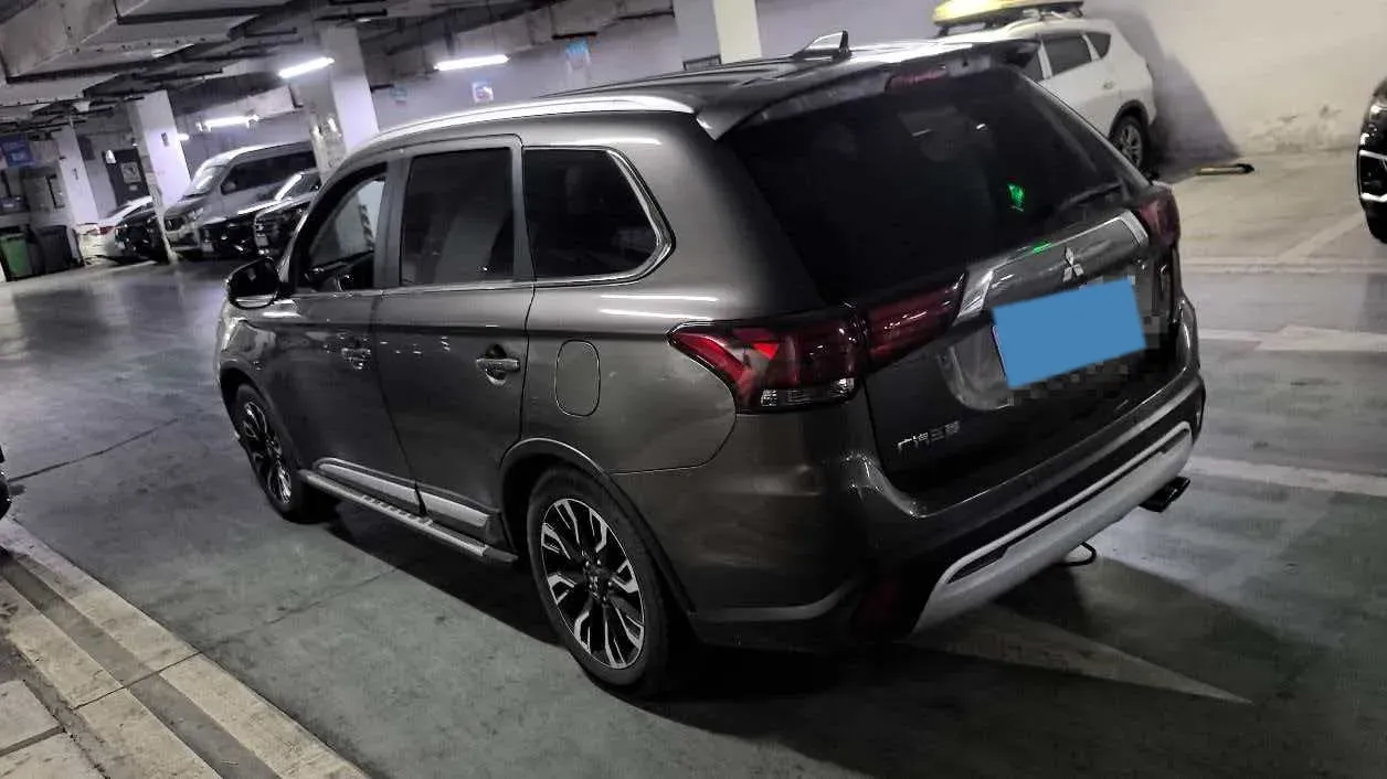 2019 Mitsubishi Outlander 2.0L 166HP L4 CVT,autocango,china used car exporter,china ev exporter,chinese used car exporter,chinese used ev exporter