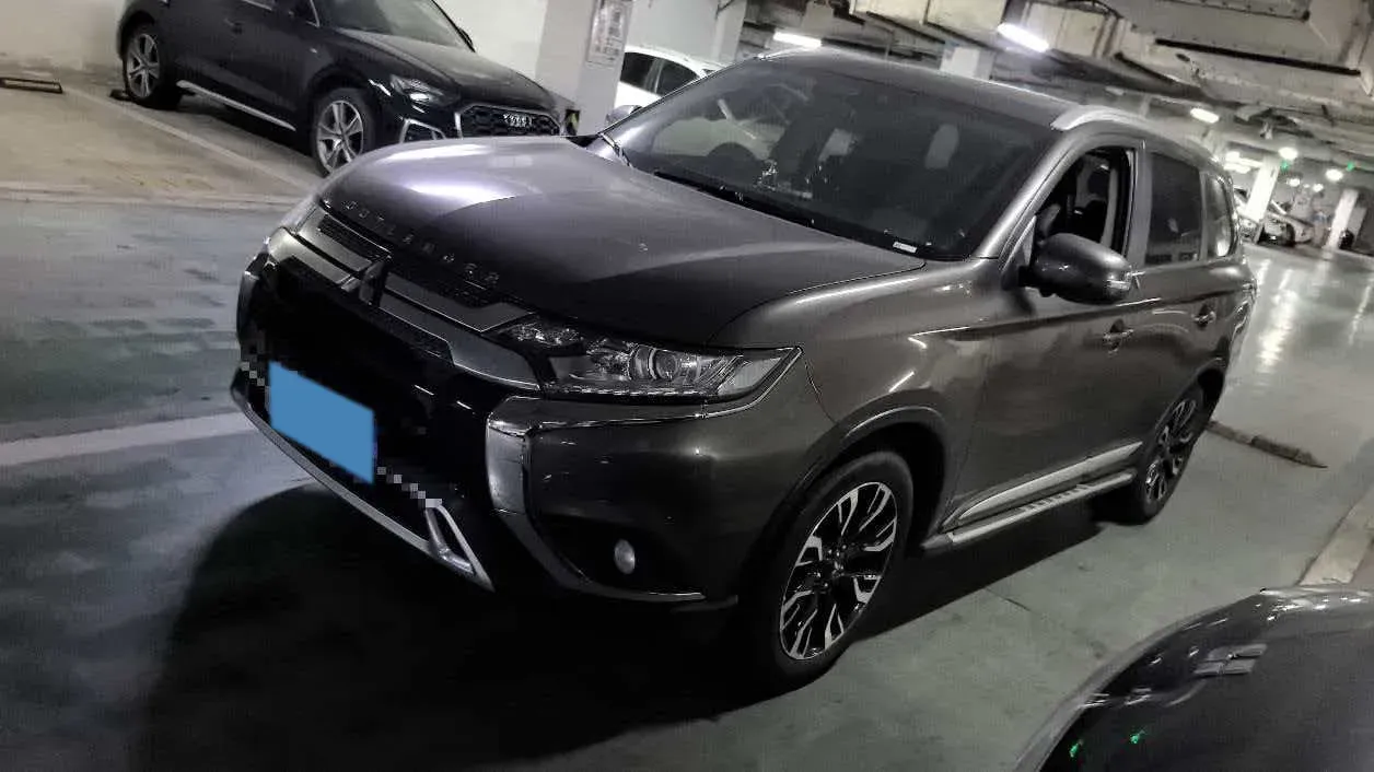 2019 Mitsubishi Outlander 2.0L 166HP L4 CVT,autocango,china used car exporter,china ev exporter,chinese used car exporter,chinese used ev exporter