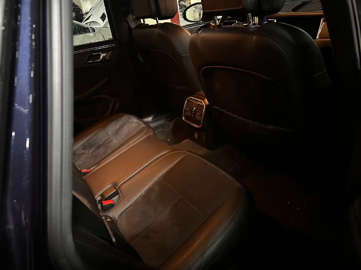 2018 Porsche Macan 2.0T 252HP L4 7DCT,autocango,china used car exporter,china ev exporter,chinese used car exporter,chinese used ev exporter