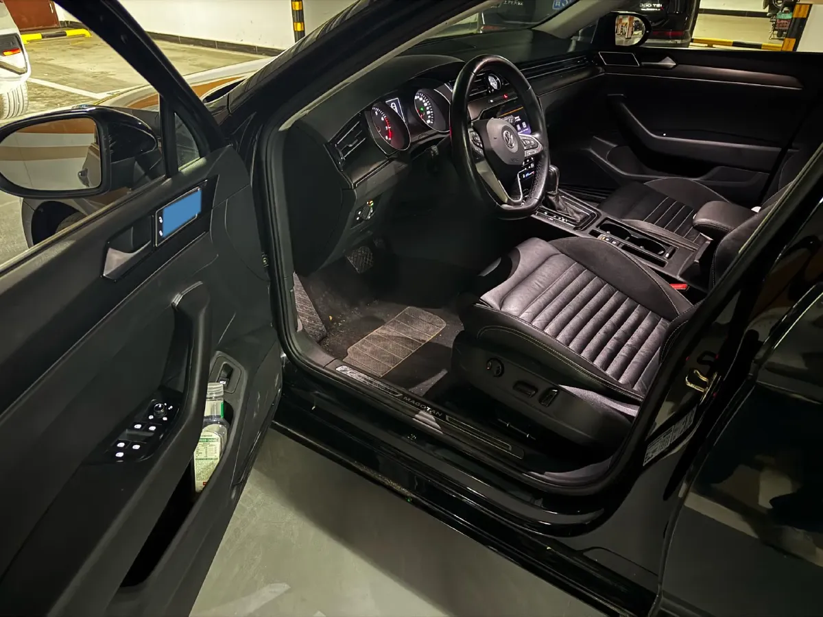 2020 Volkswagen Magotan 2.0T 186HP L4 7DCT,autocango,china used car exporter,china ev exporter,chinese used car exporter,chinese used ev exporter