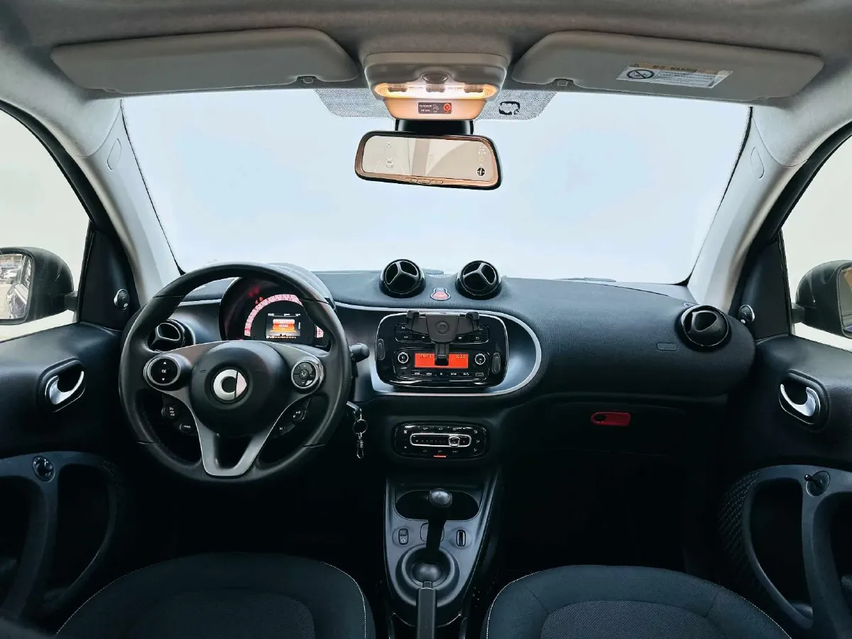 2019 Smart smart fortwo 0.9T 90HP L3 6DCT,autocango,china used car exporter,china ev exporter,chinese used car exporter,chinese used ev exporter