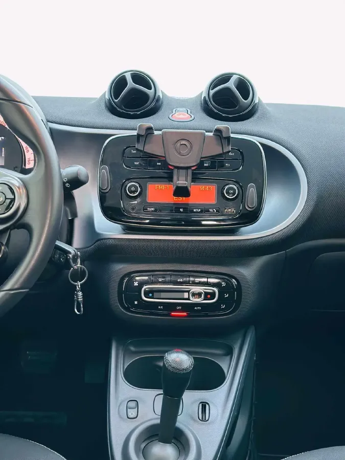 2019 Smart smart fortwo 0.9T 90HP L3 6DCT,autocango,china used car exporter,china ev exporter,chinese used car exporter,chinese used ev exporter