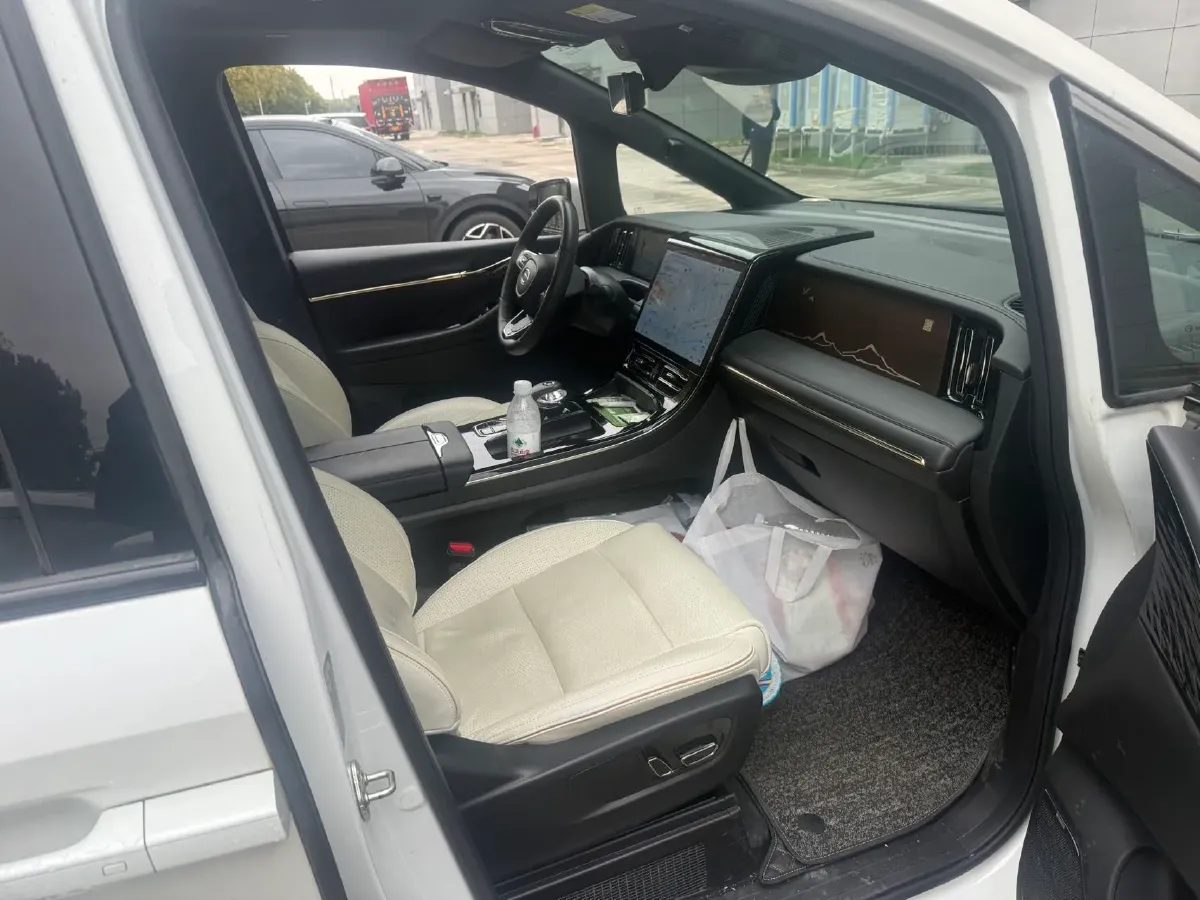 2023 GAC Trumpchi M8 2.0T 190HP L4 E-CVT Hybrid,autocango,china used car exporter,china ev exporter,chinese used car exporter,chinese used ev exporter