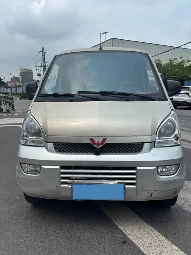 2021 WuLing RongGuang 1.5L 99HP L4 5MT,autocango,china used car exporter,china ev exporter,chinese used car exporter,chinese used ev exporter
