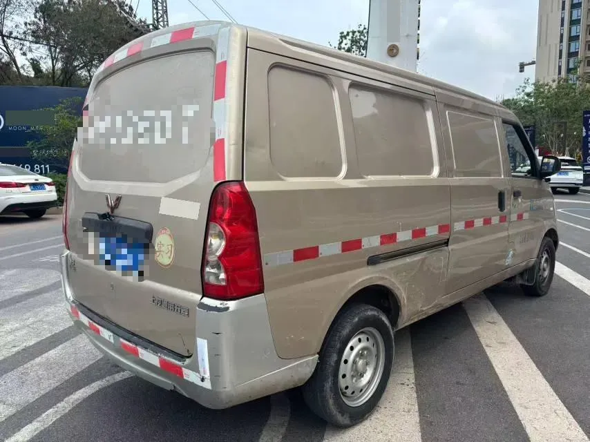 2021 WuLing RongGuang 1.5L 99HP L4 5MT,autocango,china used car exporter,china ev exporter,chinese used car exporter,chinese used ev exporter