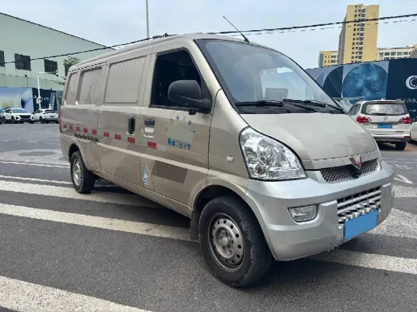 2021 WuLing RongGuang 1.5L 99HP L4 5MT,autocango,china used car exporter,china ev exporter,chinese used car exporter,chinese used ev exporter