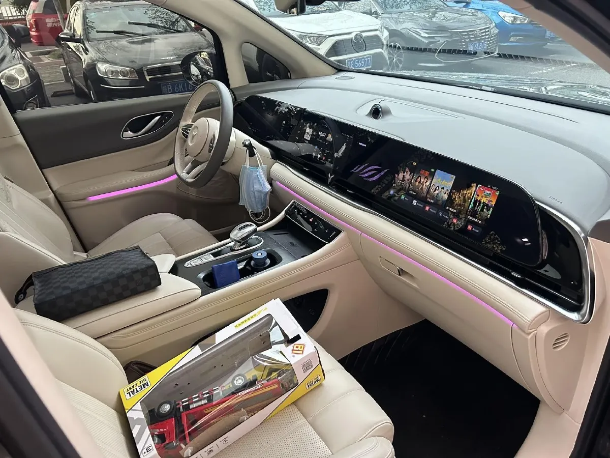 2022 Voyah Dream 1.5T 136HP L4 PHEV 25.57KWH,autocango,china used car exporter,china ev exporter,chinese used car exporter,chinese used ev exporter