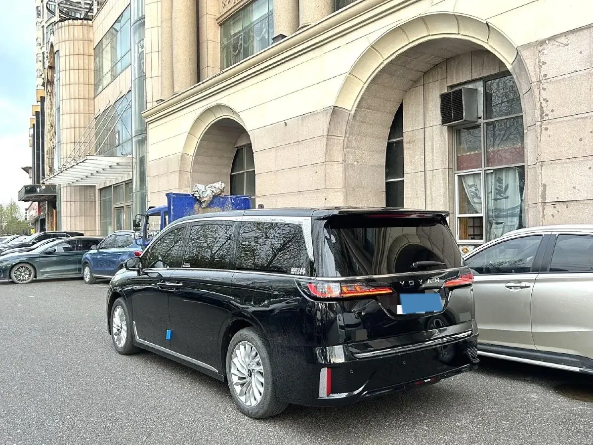 2022 Voyah Dream 1.5T 136HP L4 PHEV 25.57KWH,autocango,china used car exporter,china ev exporter,chinese used car exporter,chinese used ev exporter