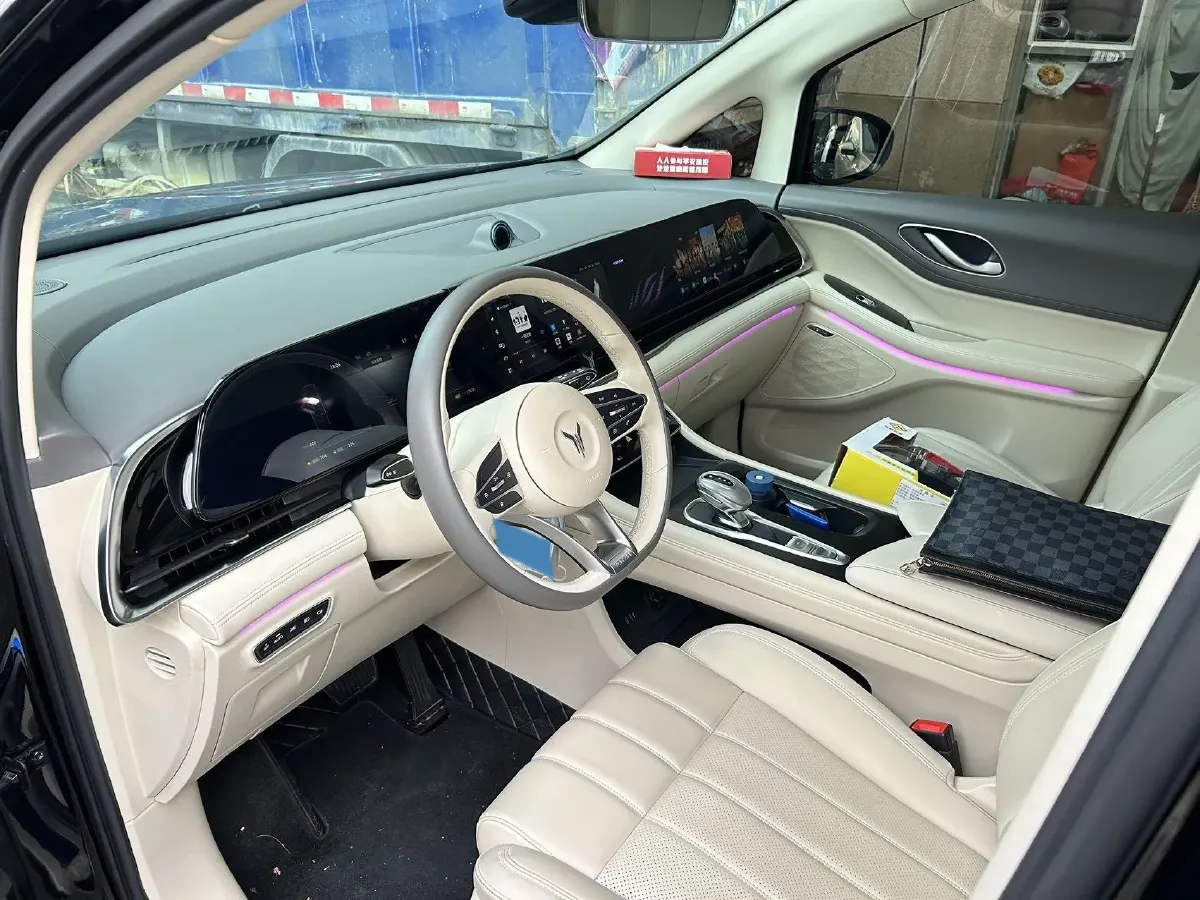 2022 Voyah Dream 1.5T 136HP L4 PHEV 25.57KWH,autocango,china used car exporter,china ev exporter,chinese used car exporter,chinese used ev exporter