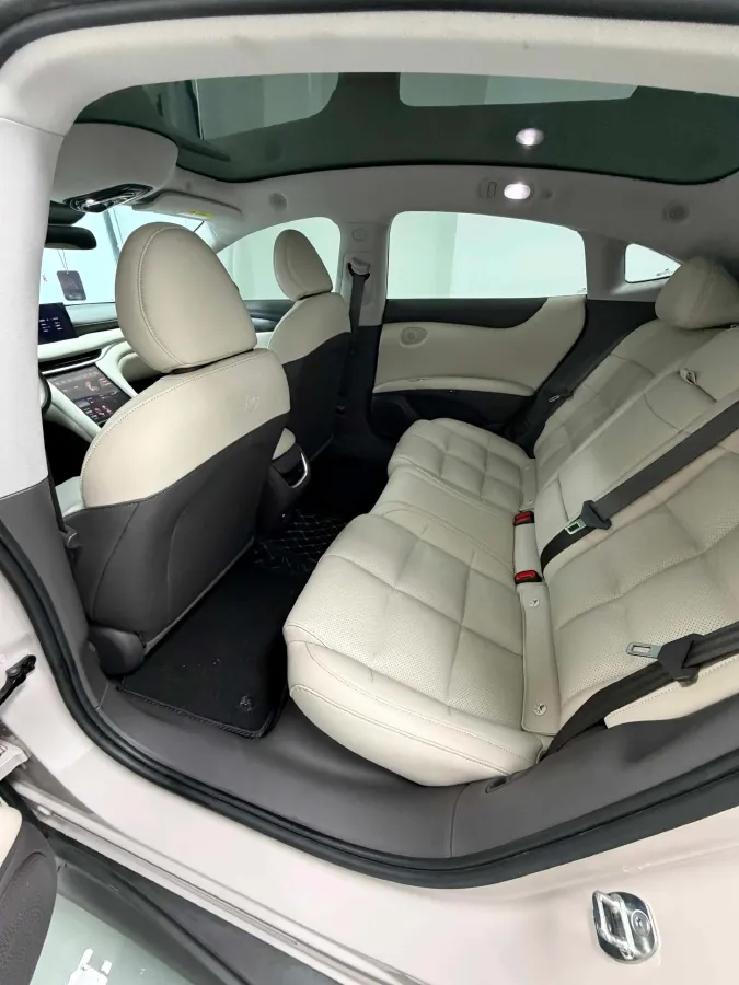 2024 IM L6 BEV 75KWH,autocango,china used car exporter,china ev exporter,chinese used car exporter,chinese used ev exporter