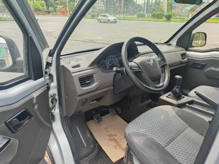 2019 WuLing RongGuang New Truck 1.5L 107HP L4 5MT,autocango,china used car exporter,china ev exporter,chinese used car exporter,chinese used ev exporter