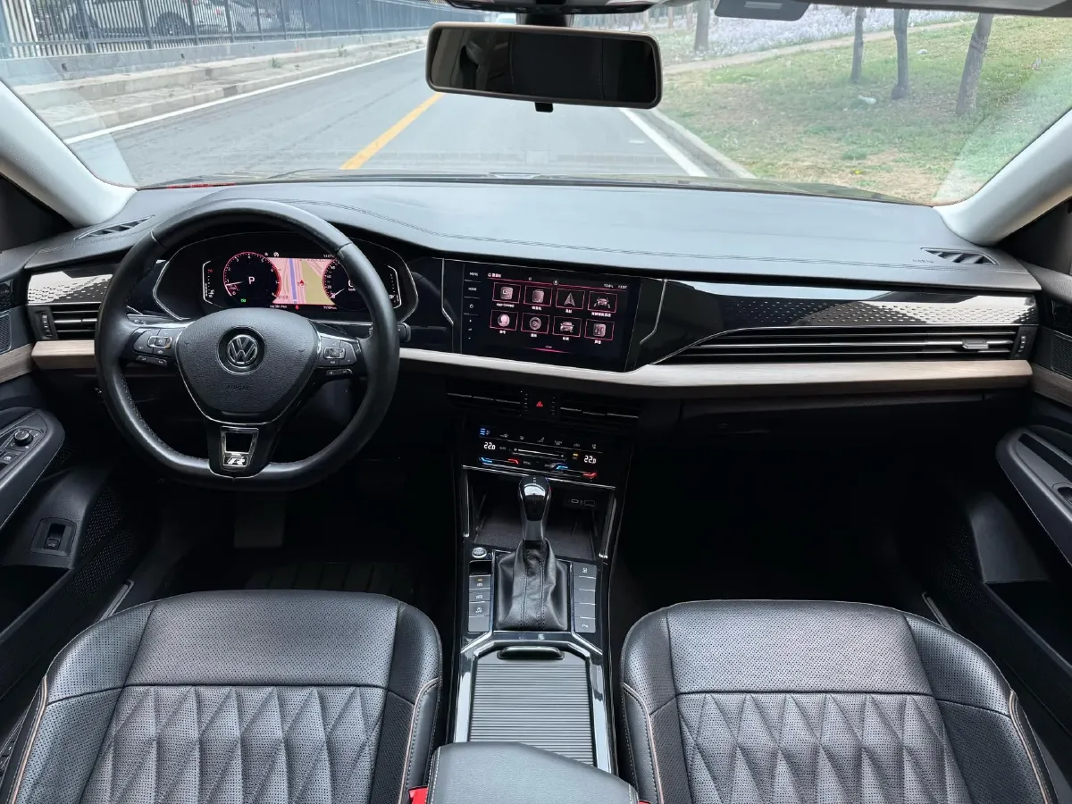 2020 Volkswagen Passat 2.0T 186HP L4 7DCT,autocango,china used car exporter,china ev exporter,chinese used car exporter,chinese used ev exporter